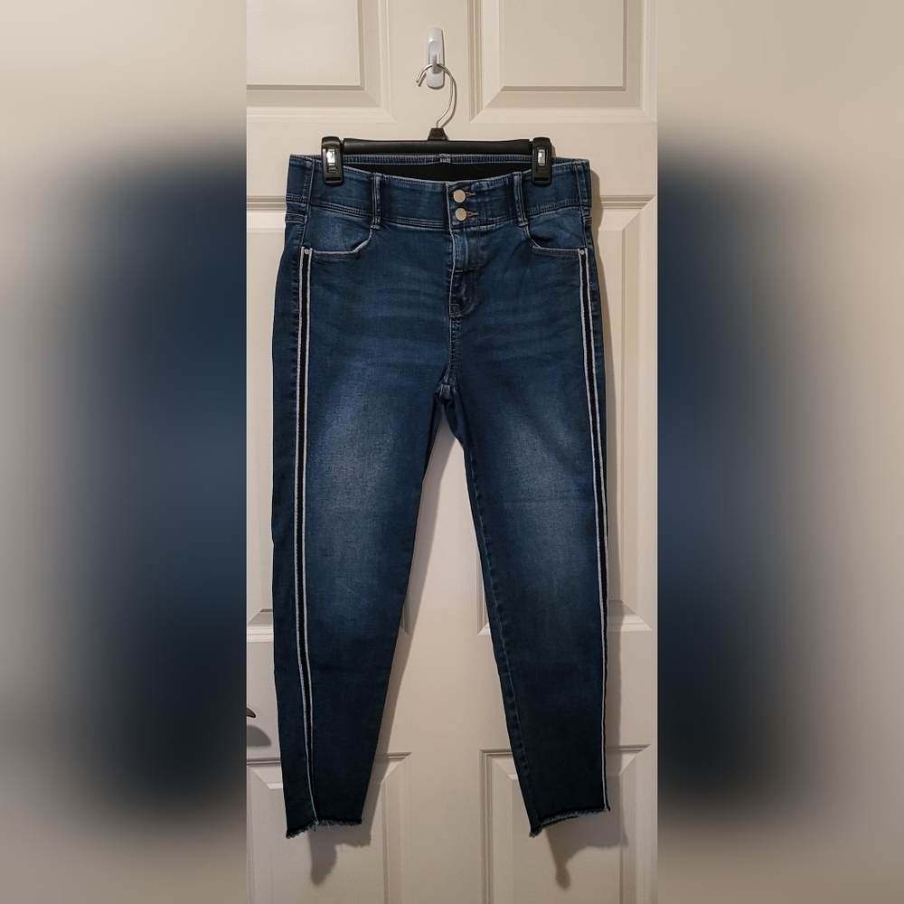 Apt. 9 Tummy Control Capri Jeans